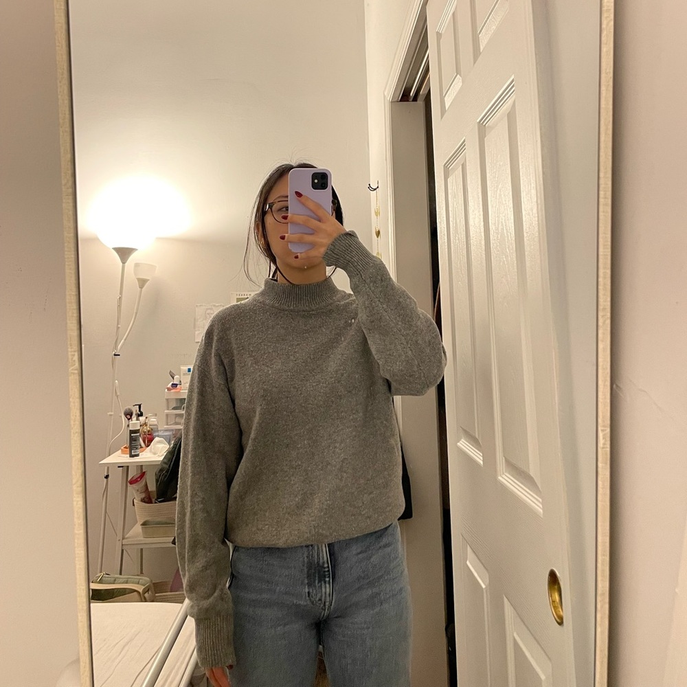 Brandy Melville gray mock neck sweater — size S